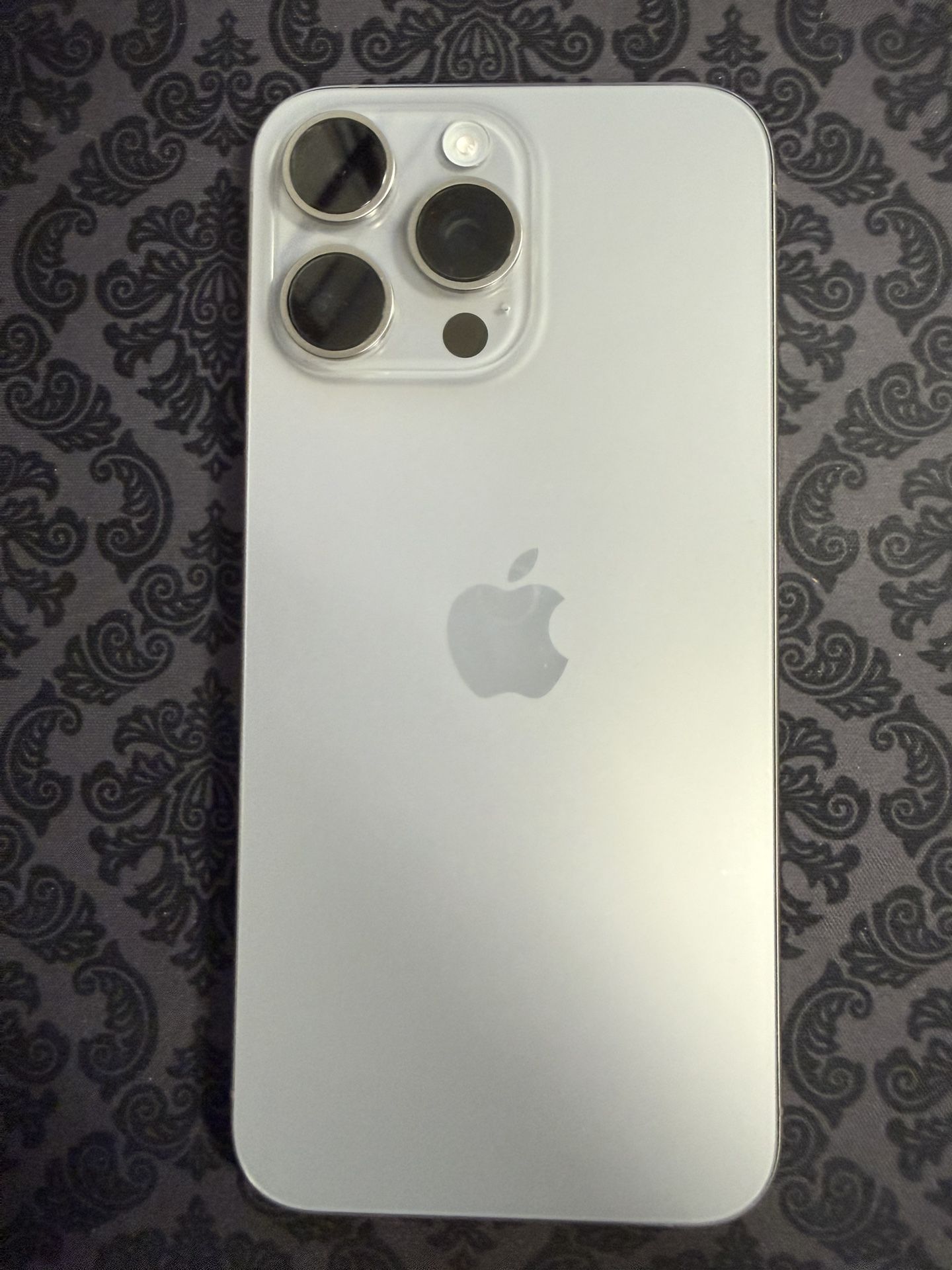 iPhone 15 Pro Max 256 GB ** Unlocked **