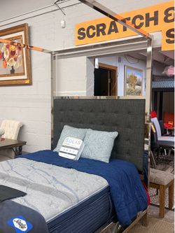 Queen Canopy Bed SPECIALLL