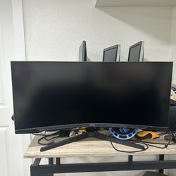 SAMSUNG 34' Odyssey G5 Ultra-Wide Gaming Monitor with 1000R Curved Screen, 165Hz, 1ms, FreeSync Premium, Large Display, Eye Comfort, Multiple Ports, W