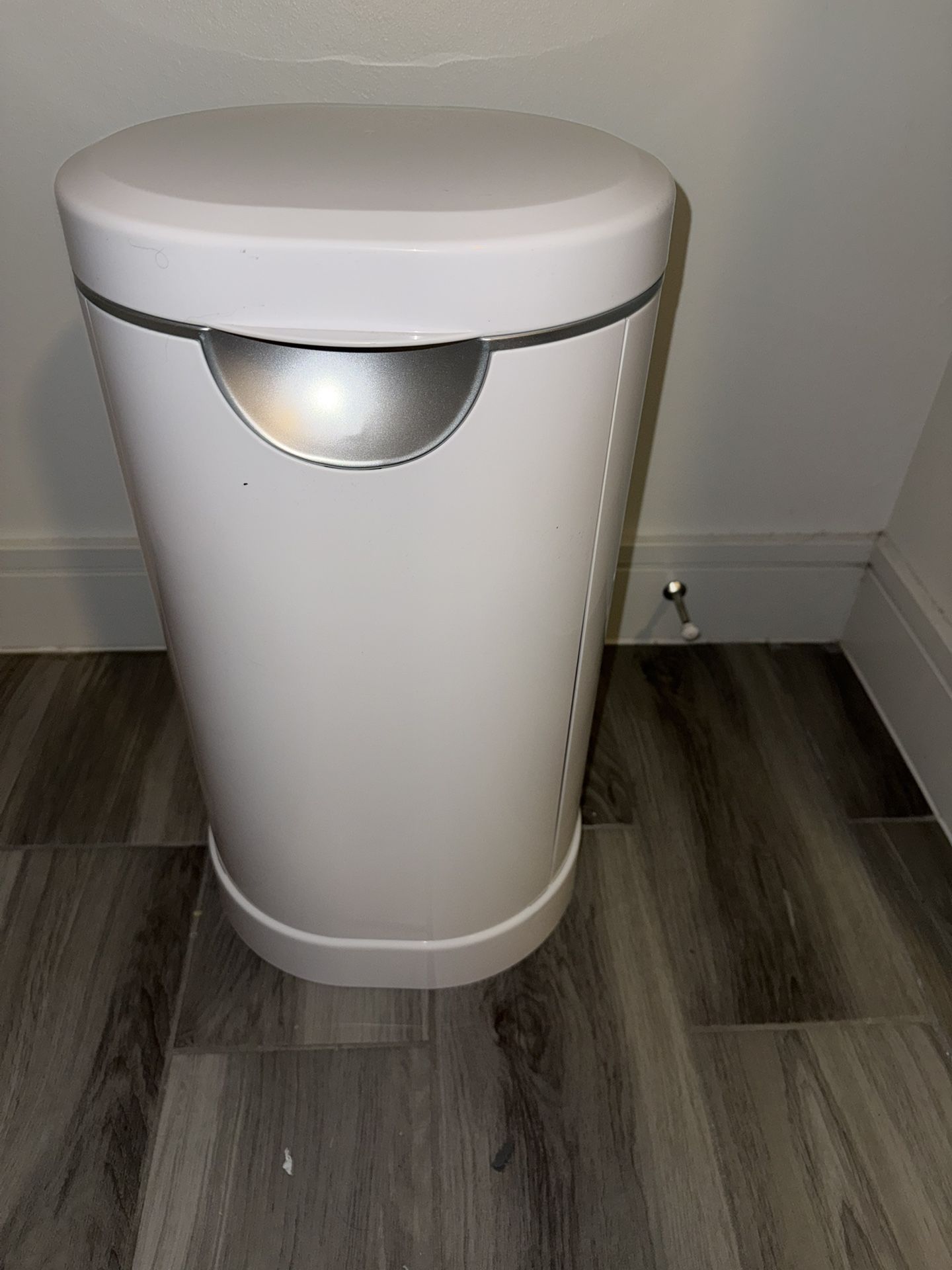 Munchkin Diaper Pail