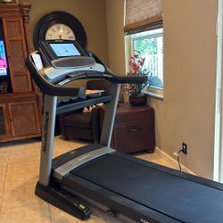 NordicTrack Commercial 2450