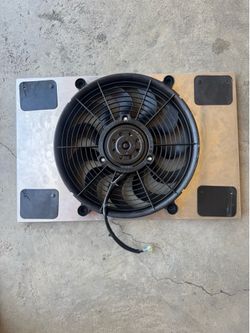 Derale electric radiator fan 14inch with shroud