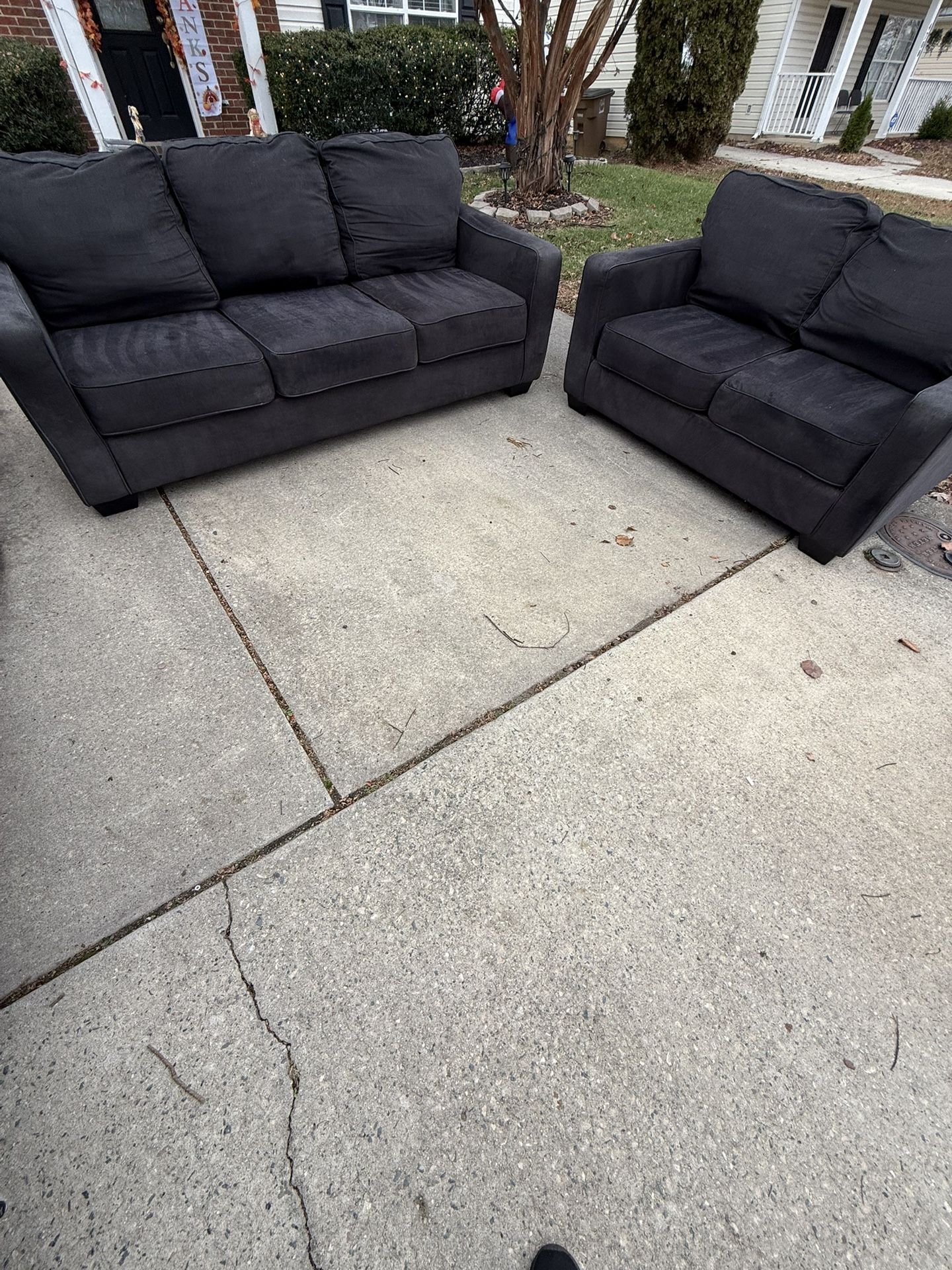 2 Pc Black Couch And Loveseat Set. $400. Will Deliver For A Fee