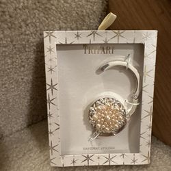 Trifari Handbag Holder new $5
