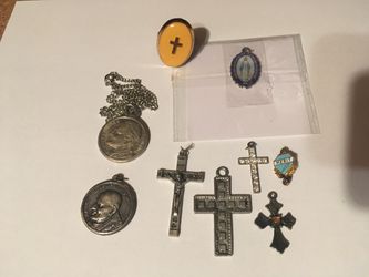 CHRISTIAN RELIGIOUS LOT MERIT PIN CROSS CHARMS JOANNES PAULUS II POPE JOHN MEDAL