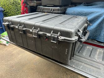 Pelican Storage  Container 1730, Foam, Side Handles, Fair Condition