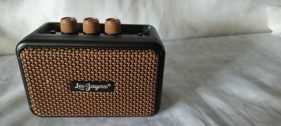 New Leo Jaymz rechargeable guitar mini amplifier