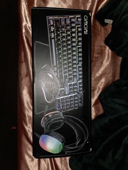 Pc, Monitor, Headphones, Mouse And Keyboard