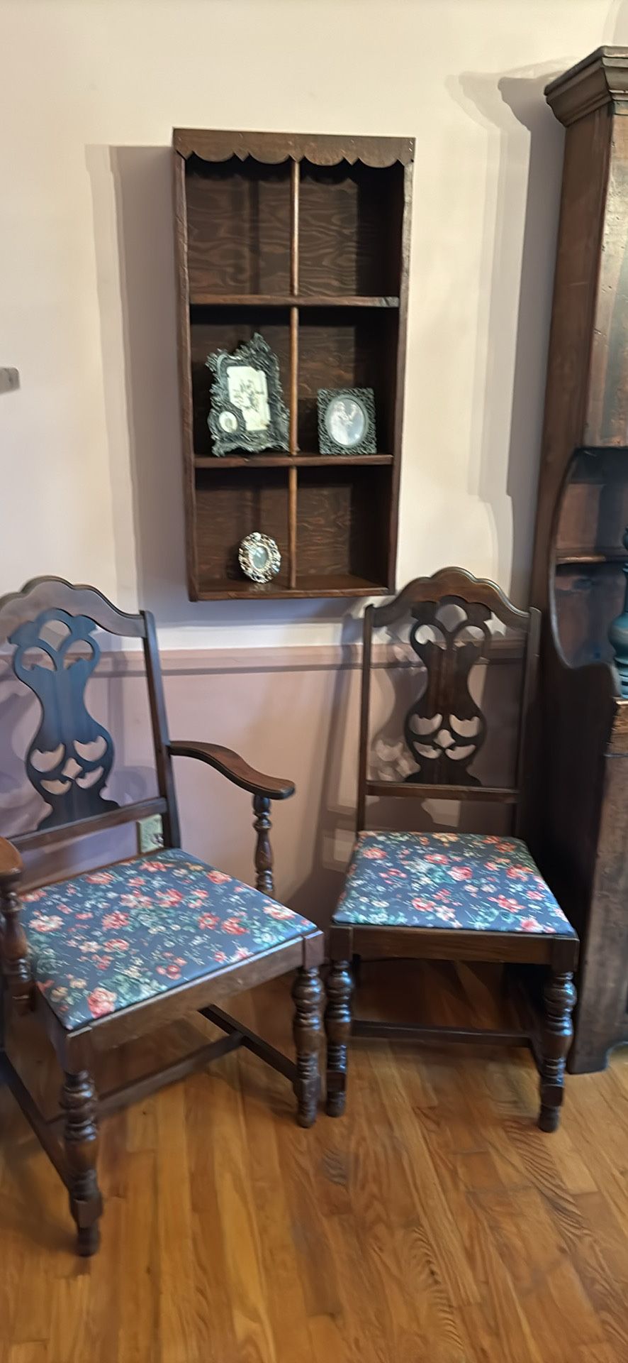 Antique Captain’s Chair/4 Side Chairs