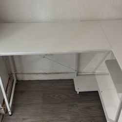 Corner desk