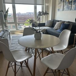 Modern Dining table with 4 chairs