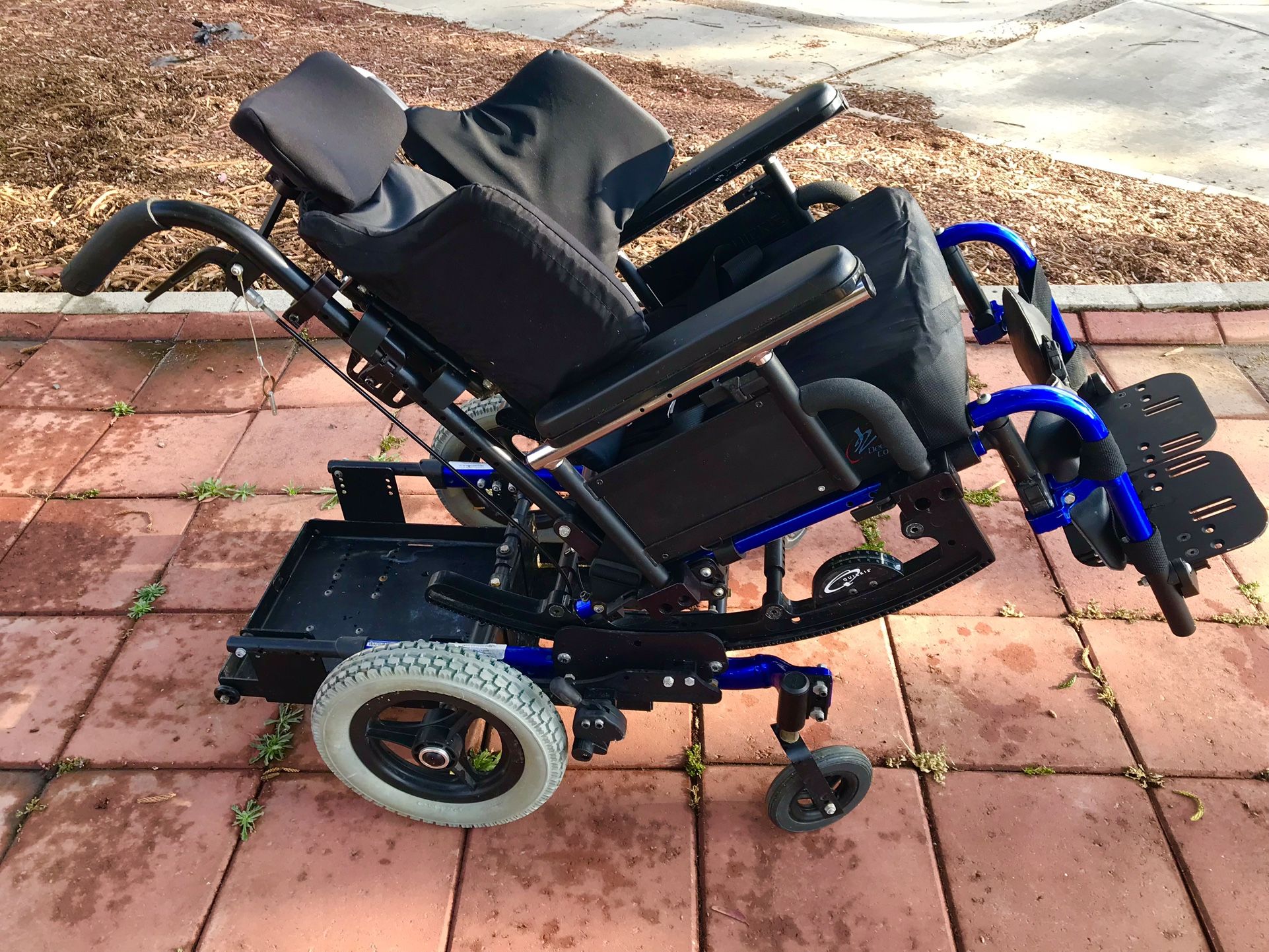 Quickie Iris Tilt Wheelchair w/ Jays Focus Back Seat, And Removable Oxygen Tank Holder And Extras $400  Or Best Offer 