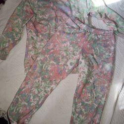 Free Woman's Sweatshirt Set