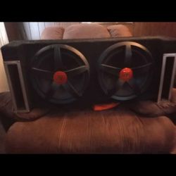 2 12 In Subwoofers LikeNew Only Had Them Hooked Up For Ab 2 Months 