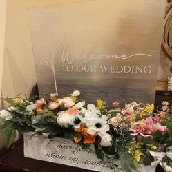 Dress Up Your Ceremony with Classy Wedding Accessories! radio worry