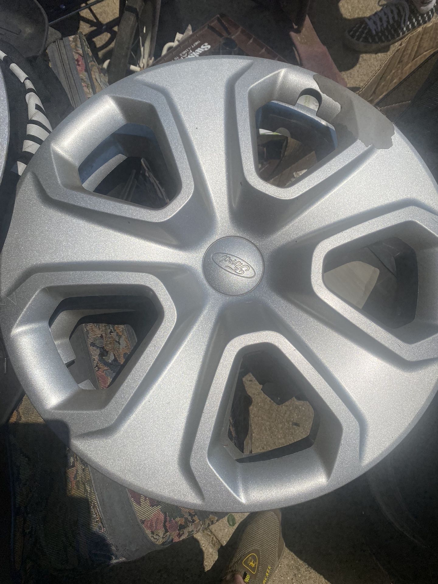 Ford Explorer / Taurus Plastic Wheel Covers