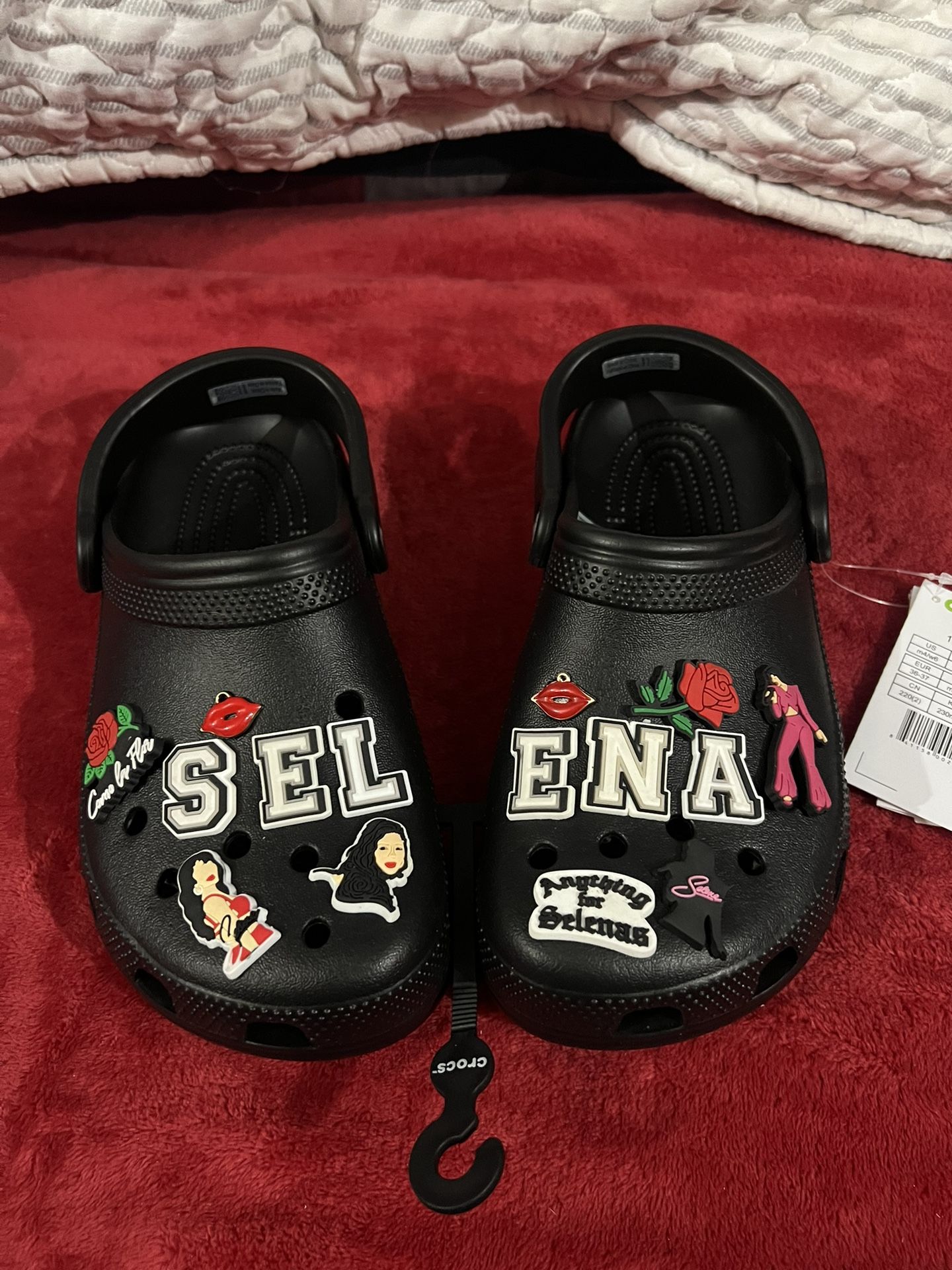 Crocs, w/15 “Selena” Charms, Unisex, Adults, Black Classic Style Clogs, Have Many Sizes, New With Tags, Great Gift !! 🎁
