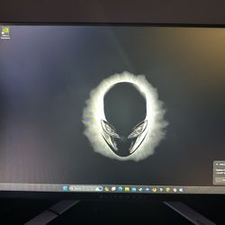 Alienwarew Aurora R9 RTX W/  Monitor 