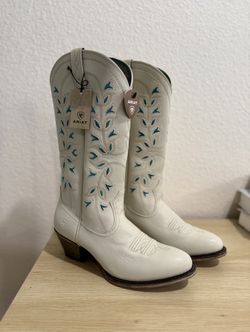 NEW - Women's ARIAT Western Boots