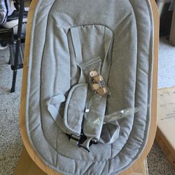 Babybouncer wooden with gray mat , NEW