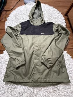 Helly Hansen Men's Vancouver Rain Jacket in the Utility Green and Black color combination Large on tag  In very good condition