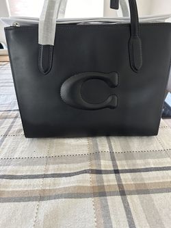 ***The Perfect Mothers Day Present ***Coach Tote With The Big “C” On the Front Of Tote