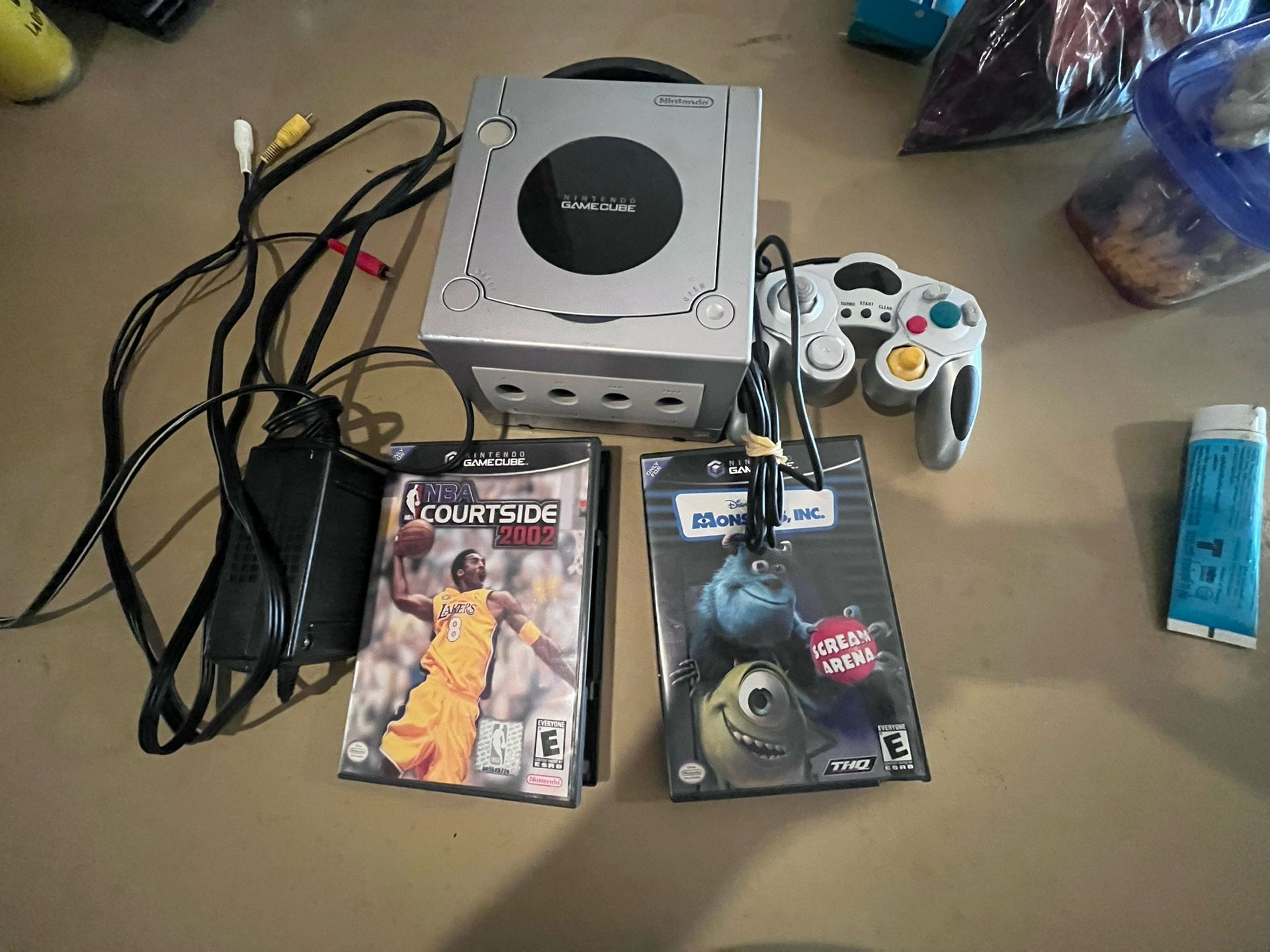 GameCube W Control And 2 Games