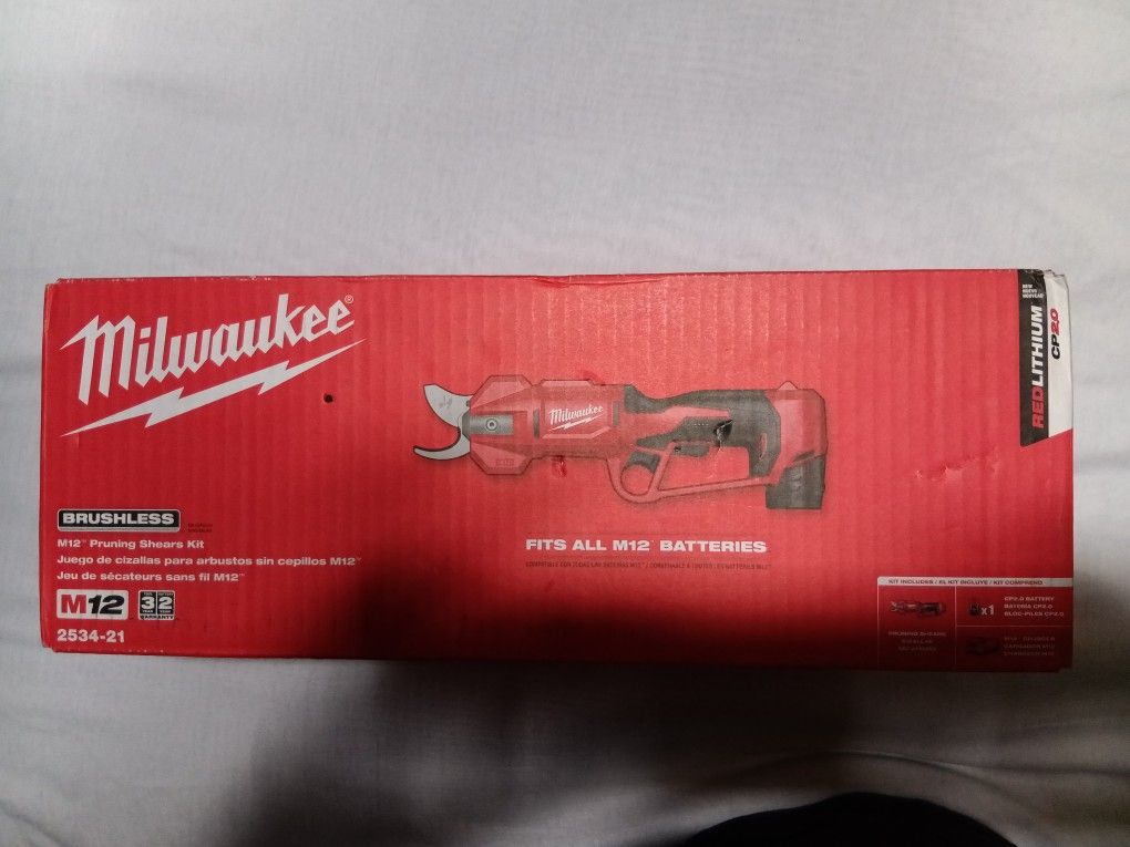 Milwaukee Brushless Pruning Shears Kit