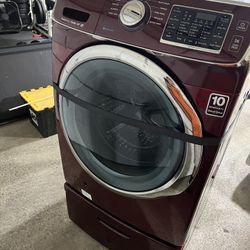 Samsung Front Loading Washer And Steam Dryer With Bases