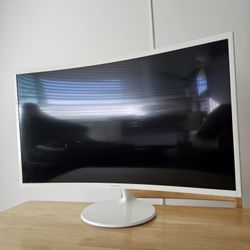 Working 32 Inch White Curved Gaming Monitor from Samsung in Good Shape