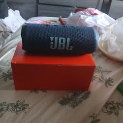 JBL Flip 6 Bluetooth Speaker 