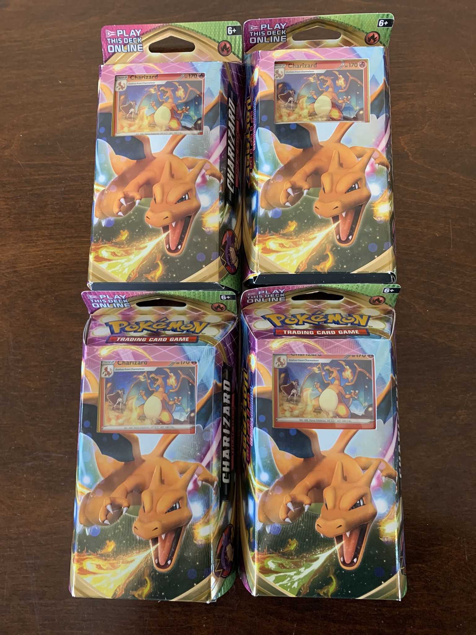 Pokémon TCG: Sword & Shield-Vivid Voltage Charizard Theme Deck