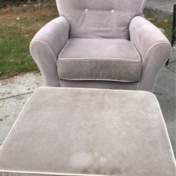 Rocking chair and sliding Ottoman 