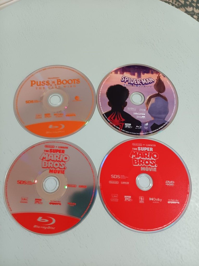 Blu-ray & DVD Disc Lot (Spiderman, Super Mario Bros & Puss In Boots)