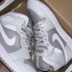 Jordan 1 Mid Grey 
