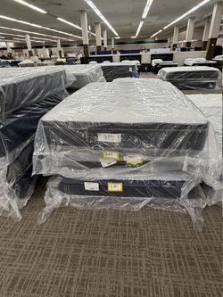 Queen 12" Mattress - White And Charcoal