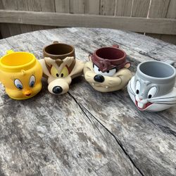 VTG Looney Toons Mug Lot 90s 3D Plastic Taz Tweety Bird Bugs Bunny Wile E Coyote 