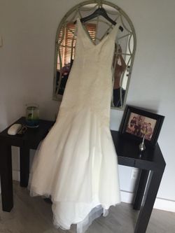 Vera wang mermaid style wedding dress