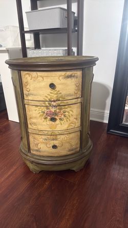 Small drawer chest