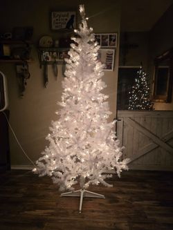 Beautiful 6.5 ft prelit Christmas tree like new