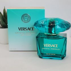 Versace
 
Crystal Emerald Eau de Parfum

3 fl 