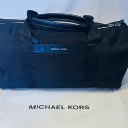 Michael Kors Black Barrel Duffle Bag For Men / Maletín Para Hombre 