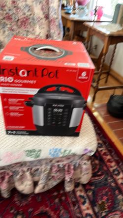 Instant pot 6 quart New never used!