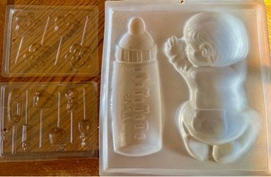 Molde para gelatina (grande)  y moldes para chocolate (chicos)