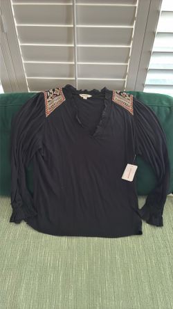 Long sleeved Lucky Brand Women’s top