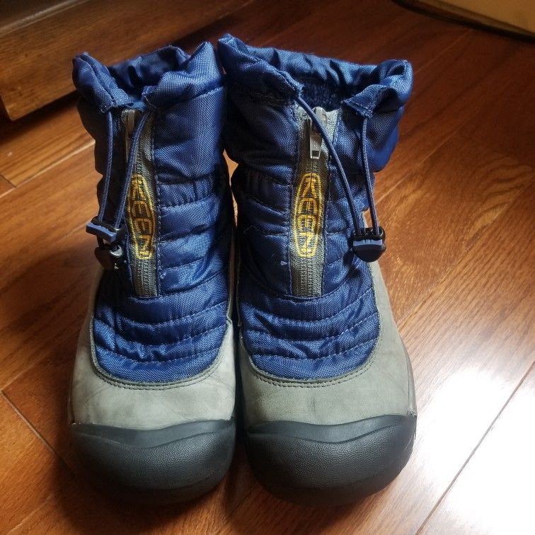 Kids KEEN SIZE 4 Youth Snow Boots