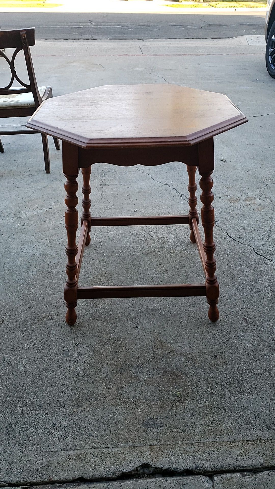ANTIQUE TABLE/NIGHT STAND