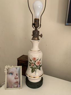 Vintage Victorian queens rose pattern Lamp