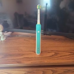 Oral B Electric Toothbrush 