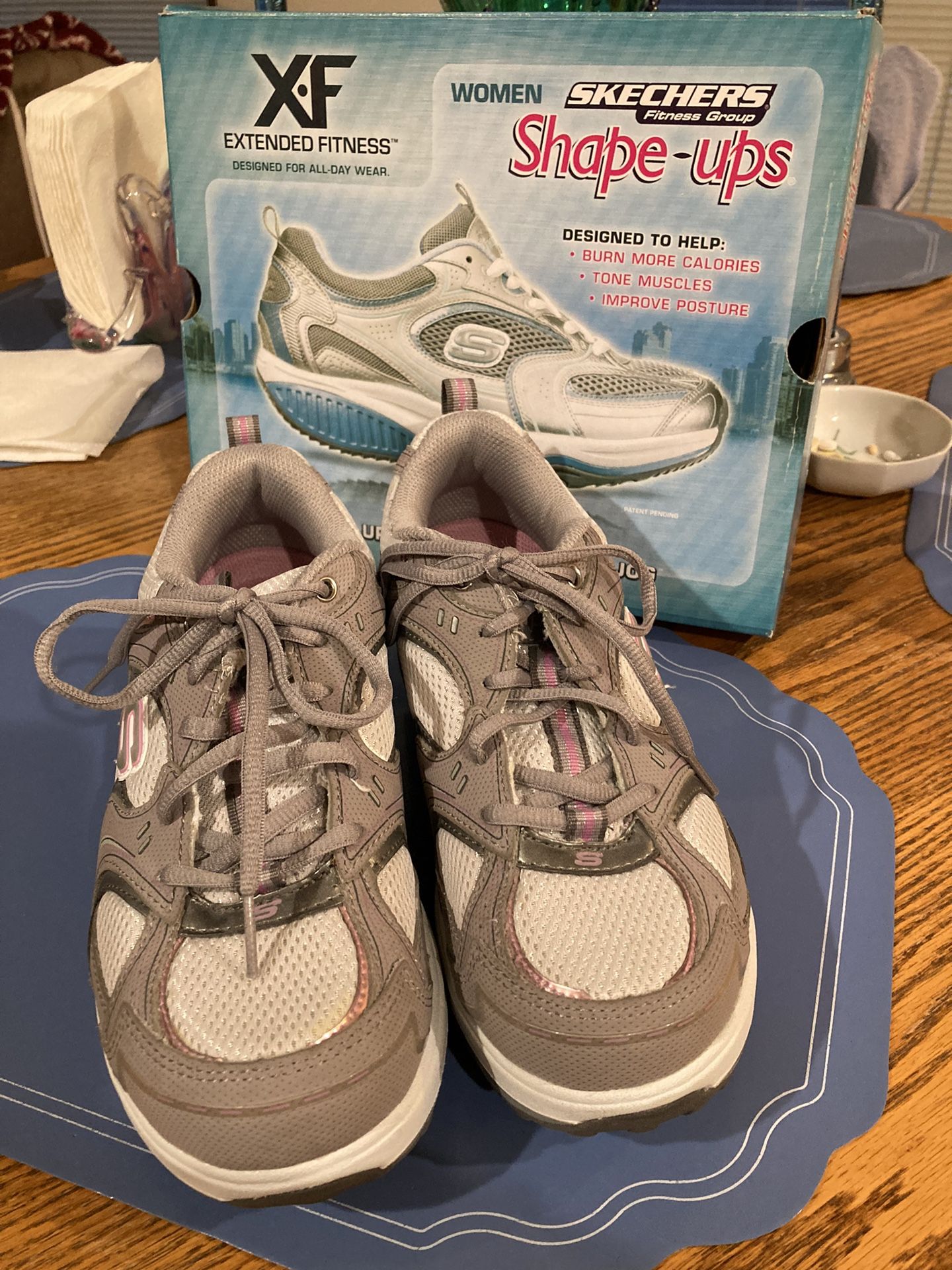 Néw Womens Skechers 11806 Gray & Pink Size 7 Shape Ups